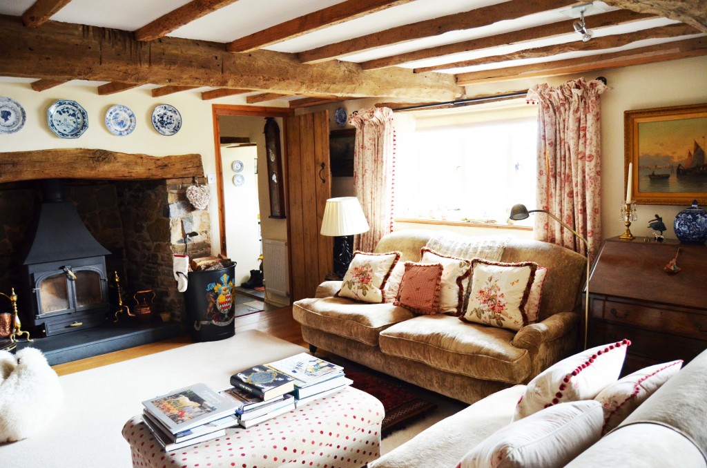 Pepper Cottage - Living room